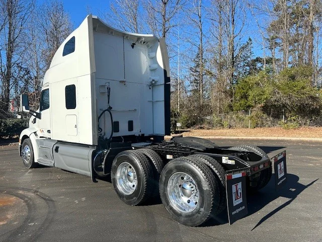2021 Peterbilt 579 in Charlotte, NC — photo 8