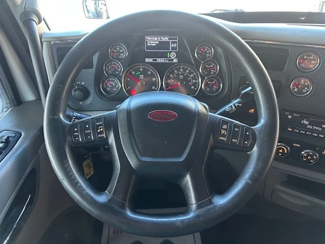 2021 Peterbilt 579 in Charlotte, NC — photo 13
