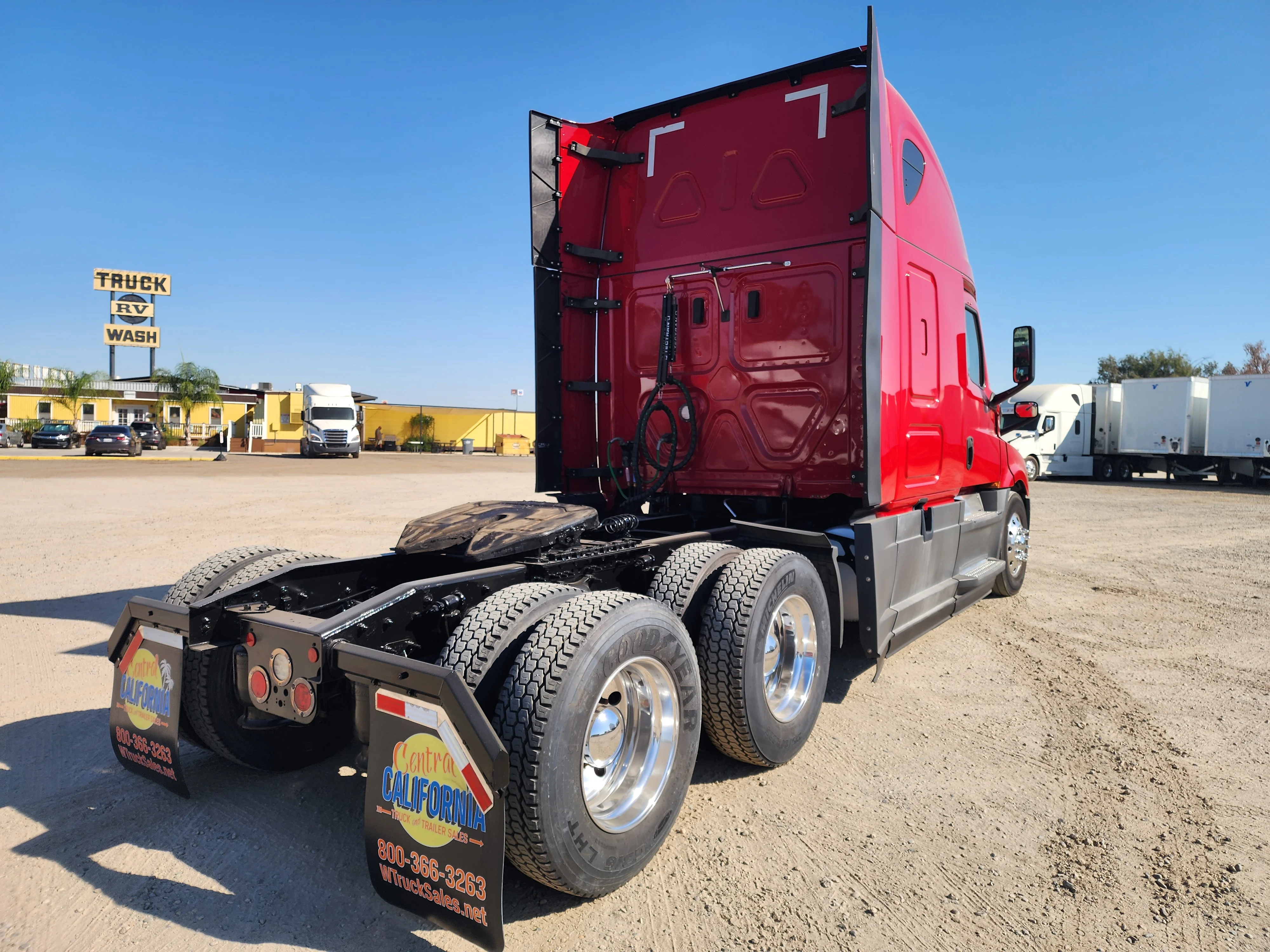 2020 Freightliner Cascadia in Fresno, CA — photo 4