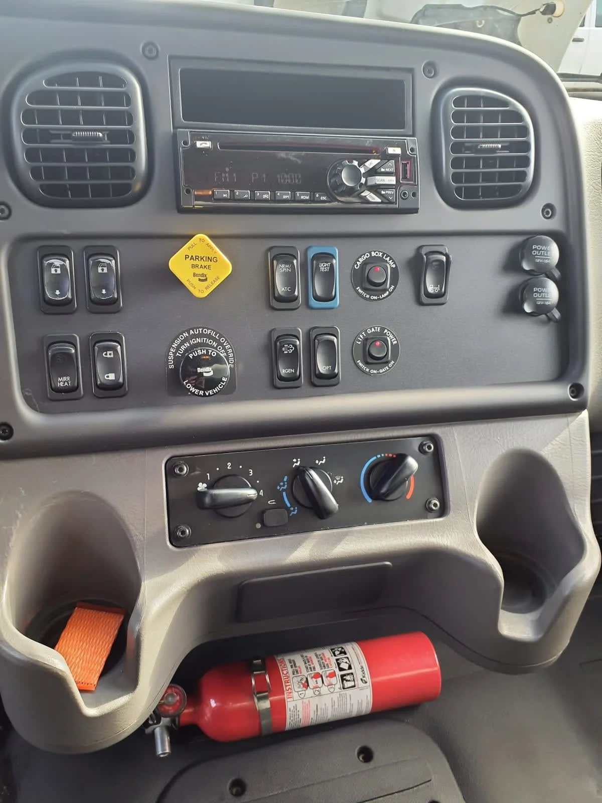 2018 Freightliner M2 106 in Oak Creek, WI — photo 10