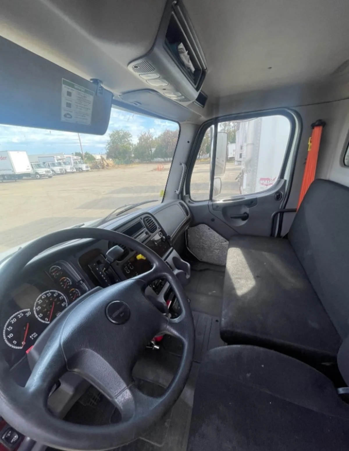 2016 Freightliner M2 106 in Hayward, CA — photo 8