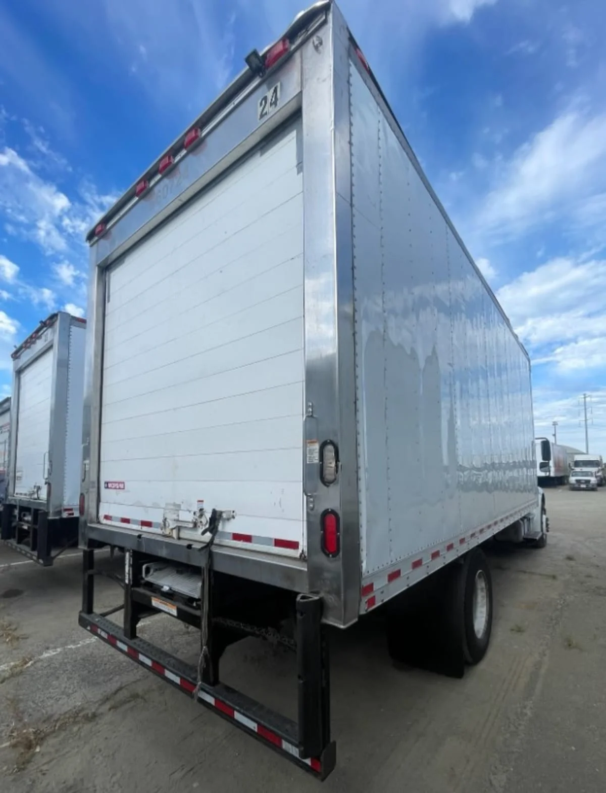2016 Freightliner M2 106 in Hayward, CA — photo 4