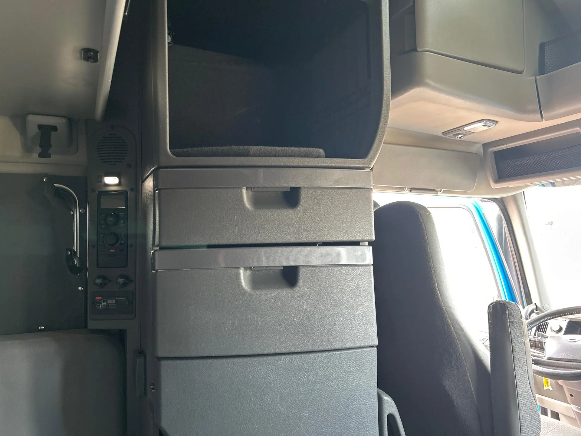 2019 Volvo VNL 860 - image 17