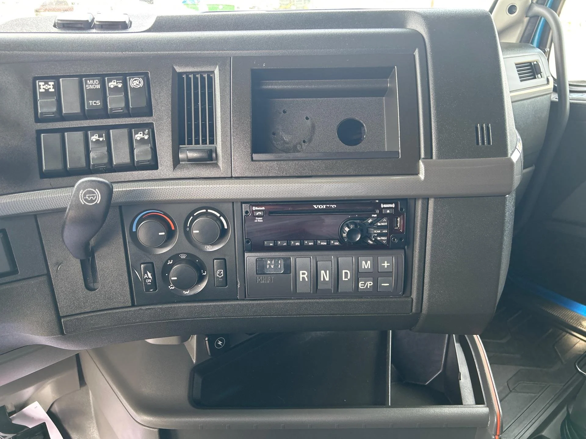 2019 Volvo VNL 860 - image 15