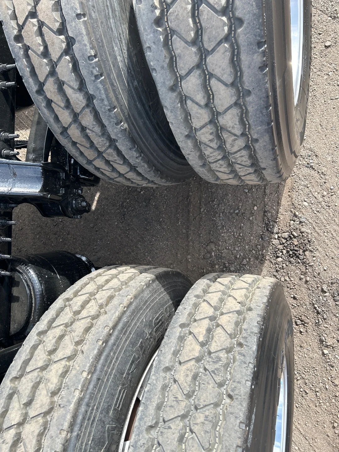 2019 Volvo VNL 860 - image 11