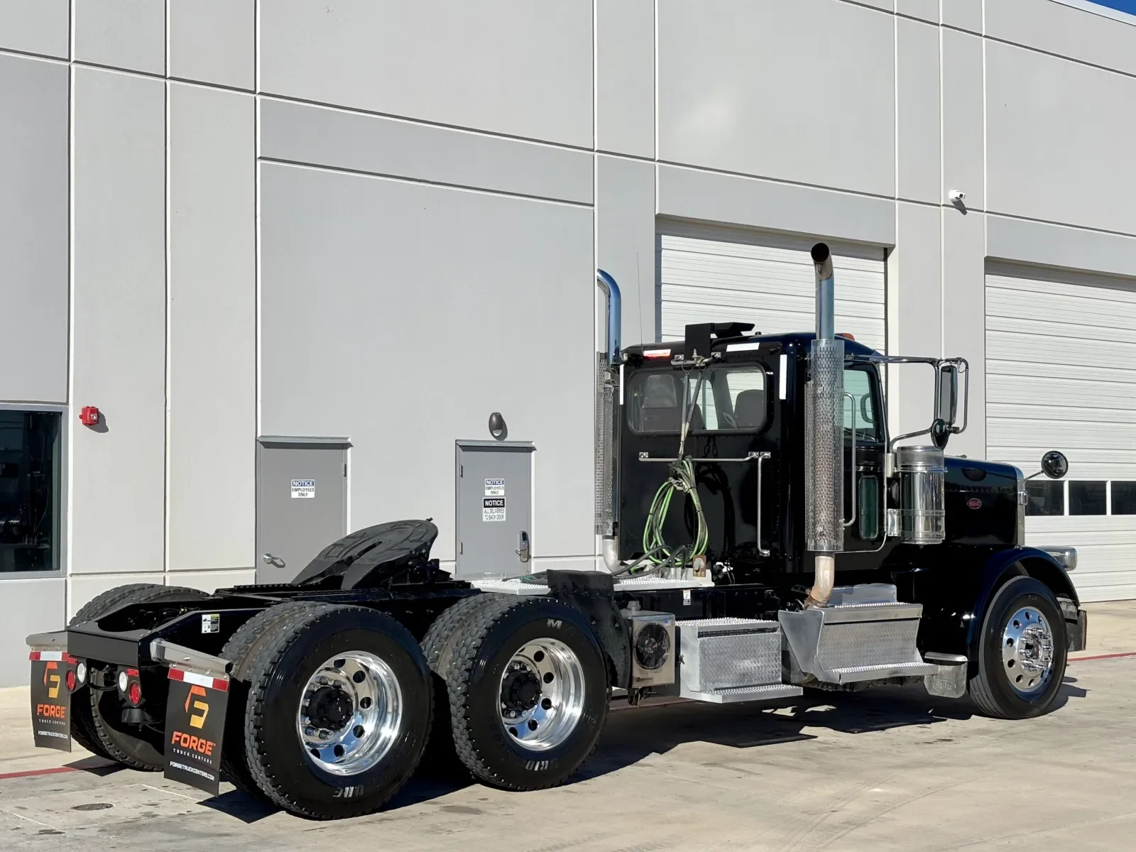 2018 Peterbilt 389 - image 5