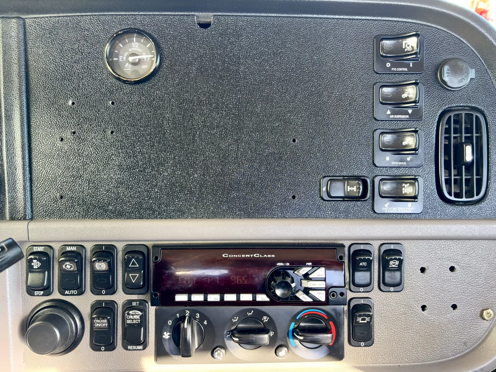 2018 Peterbilt 389 - image 18