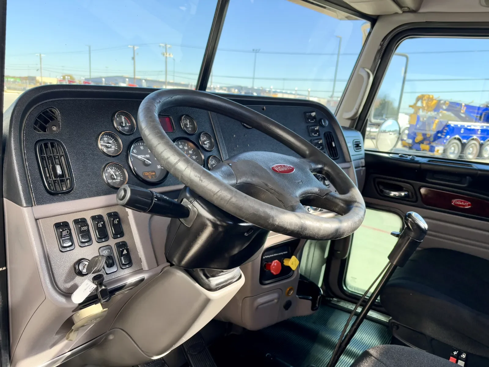 2018 Peterbilt 389 - image 15