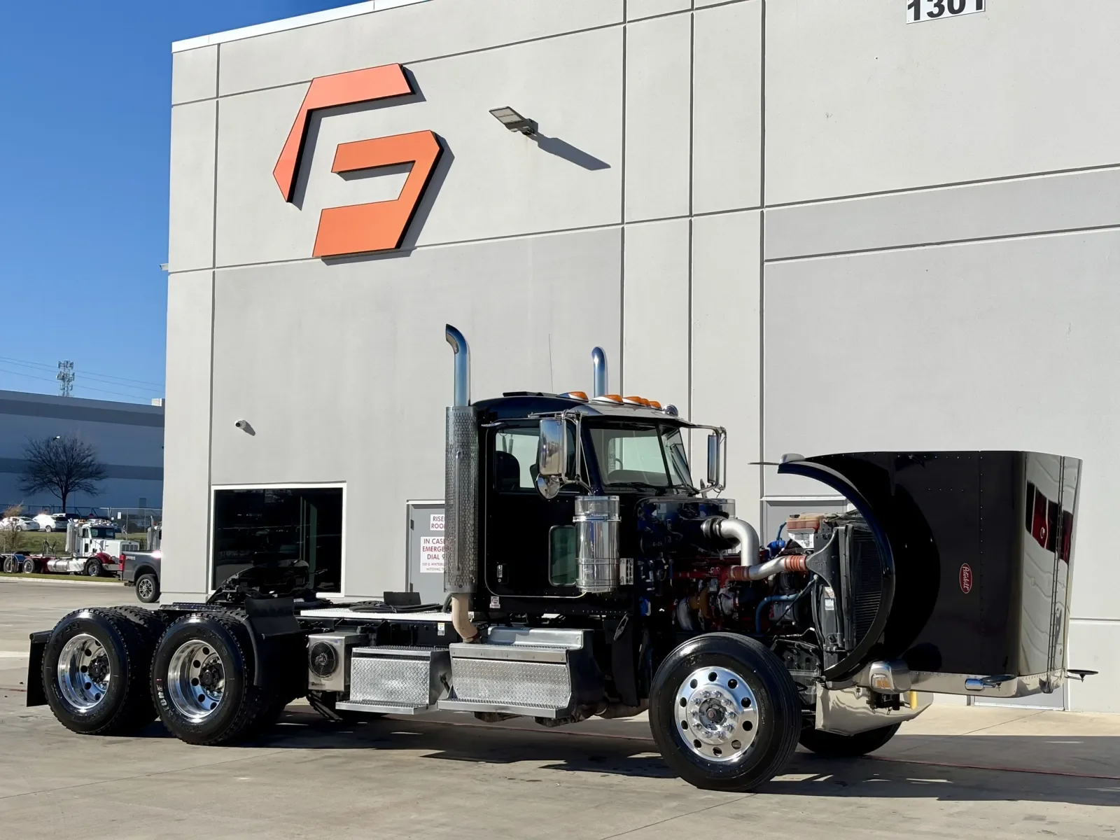 2018 Peterbilt 389 - image 9