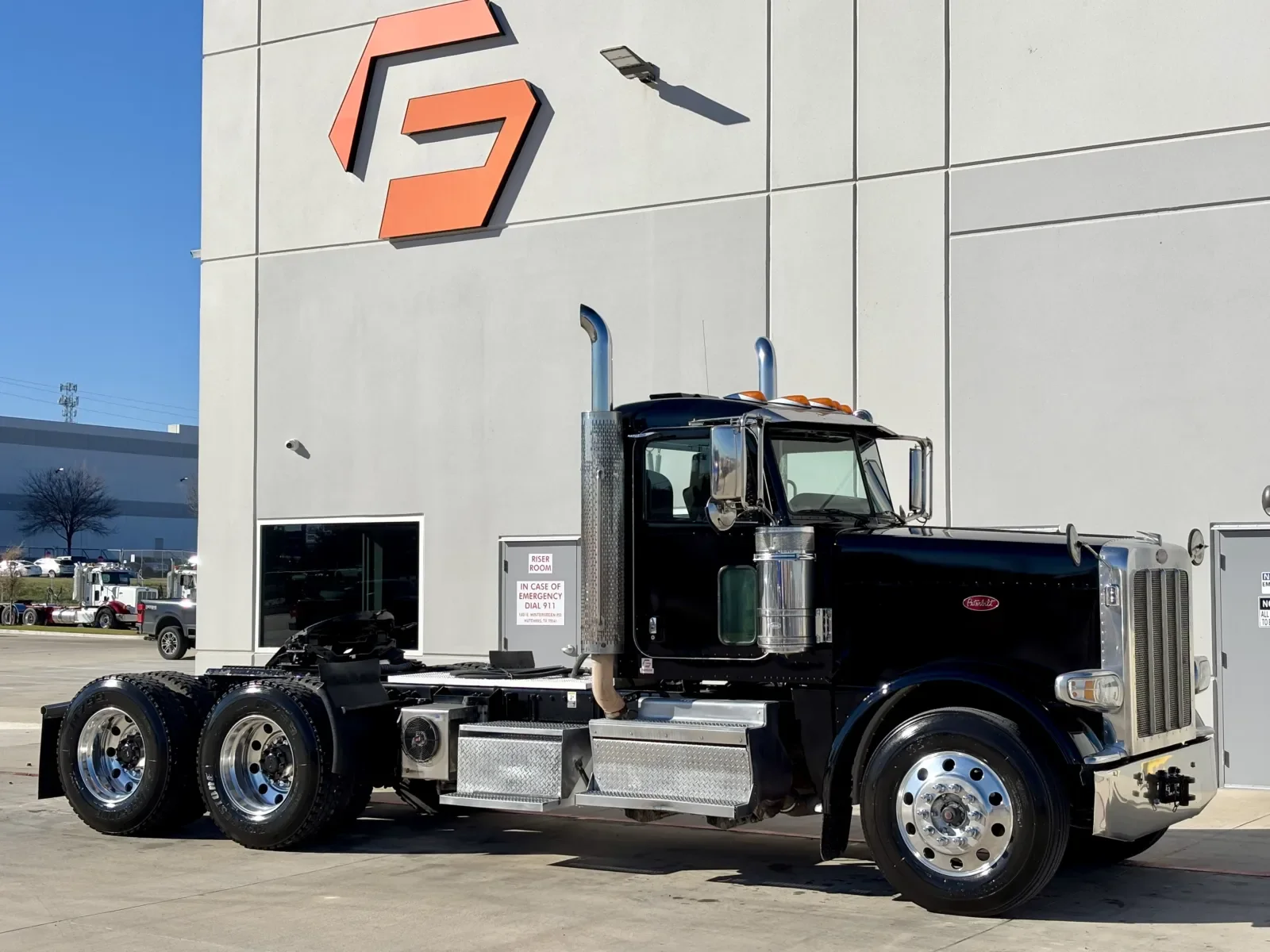 2018 Peterbilt 389 in Hutchins, TX