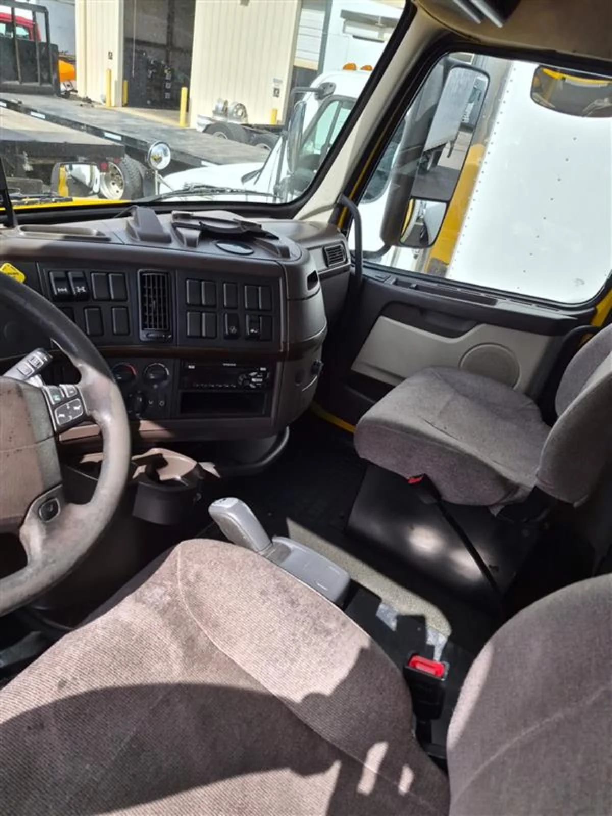 2016 Volvo VNL 860 in Ashland, VA — photo 8
