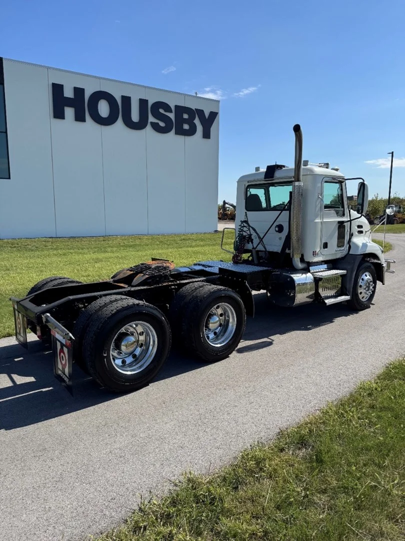 2016 MACK CXU613 - USED TRUCKS DAY CAB - image 6