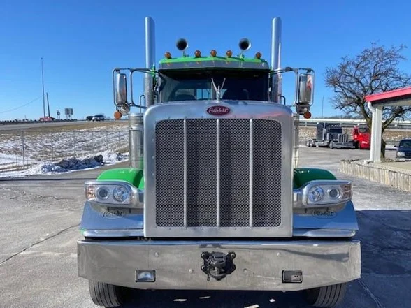 2023 Peterbilt 389 in Lima, OH — photo 3