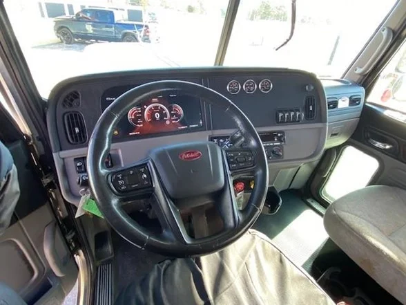 2023 Peterbilt 389 in Lima, OH — photo 15