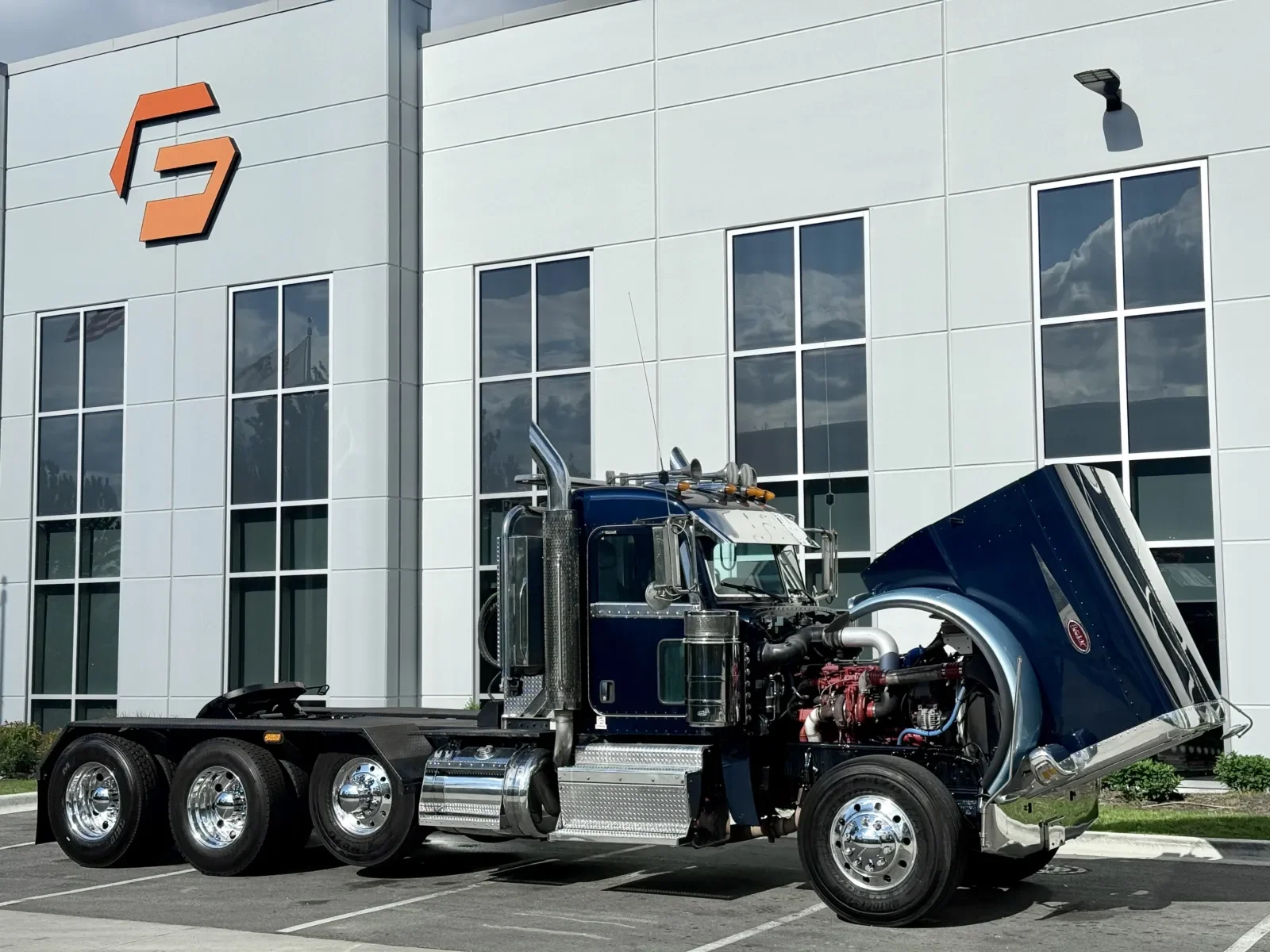 2012 Peterbilt 389 in New Lenox, IL — photo 9