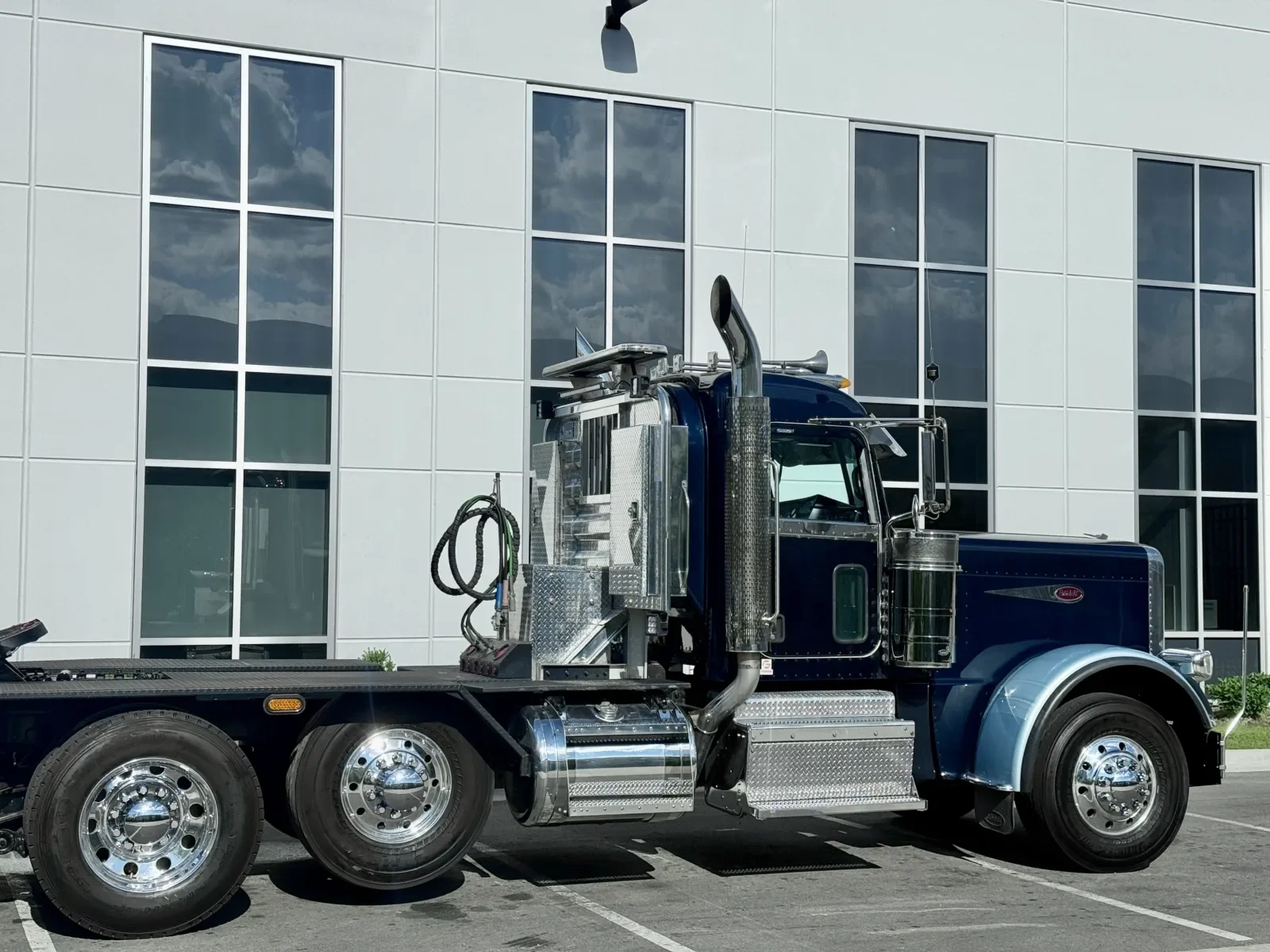 2012 Peterbilt 389 in New Lenox, IL — photo 7