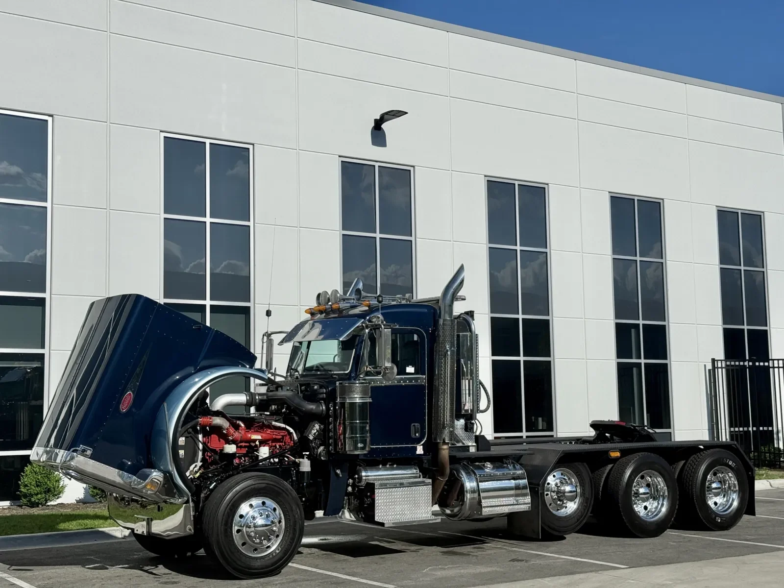 2012 Peterbilt 389 in New Lenox, IL — photo 10