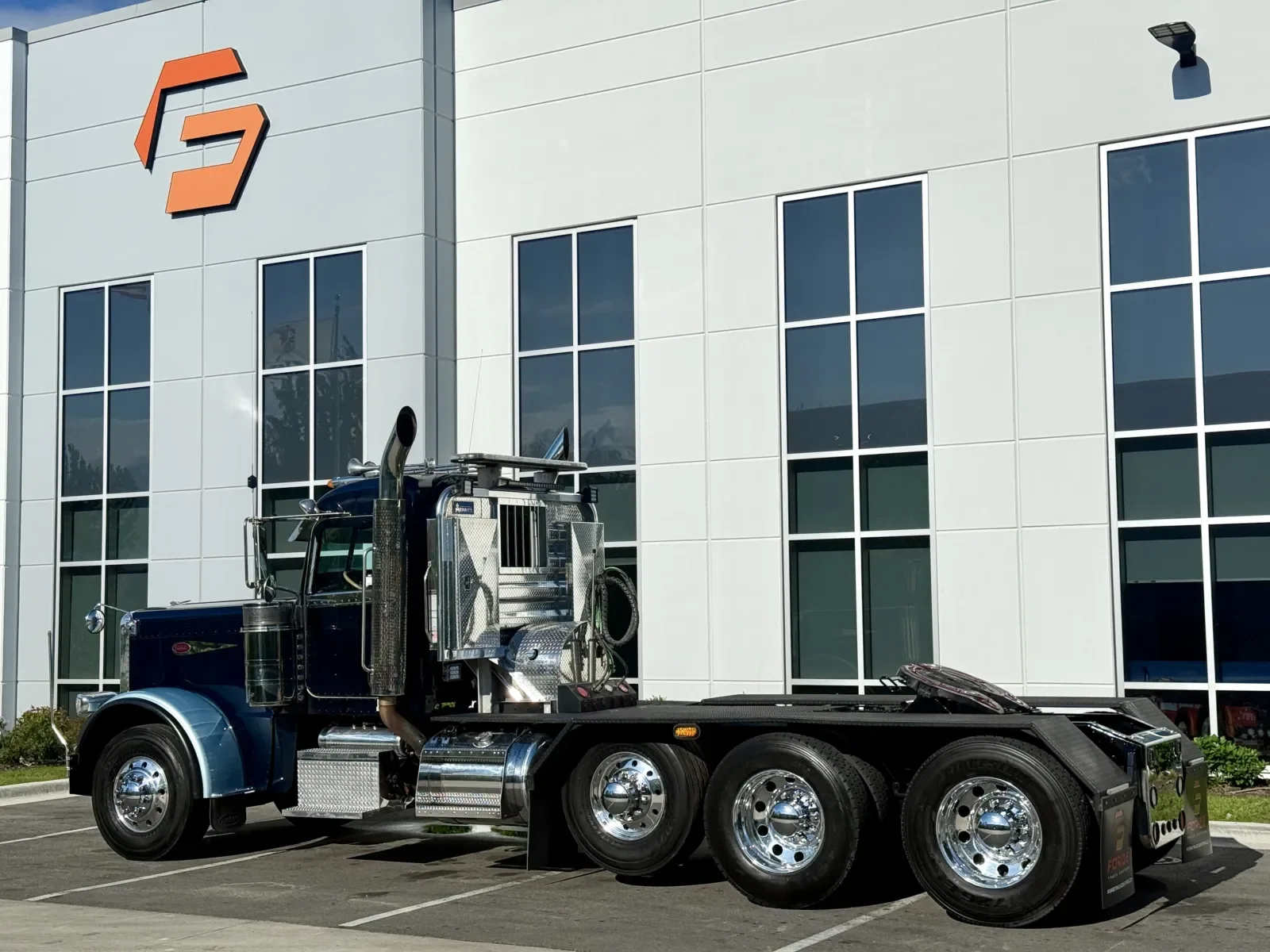 2012 Peterbilt 389 in New Lenox, IL — photo 6