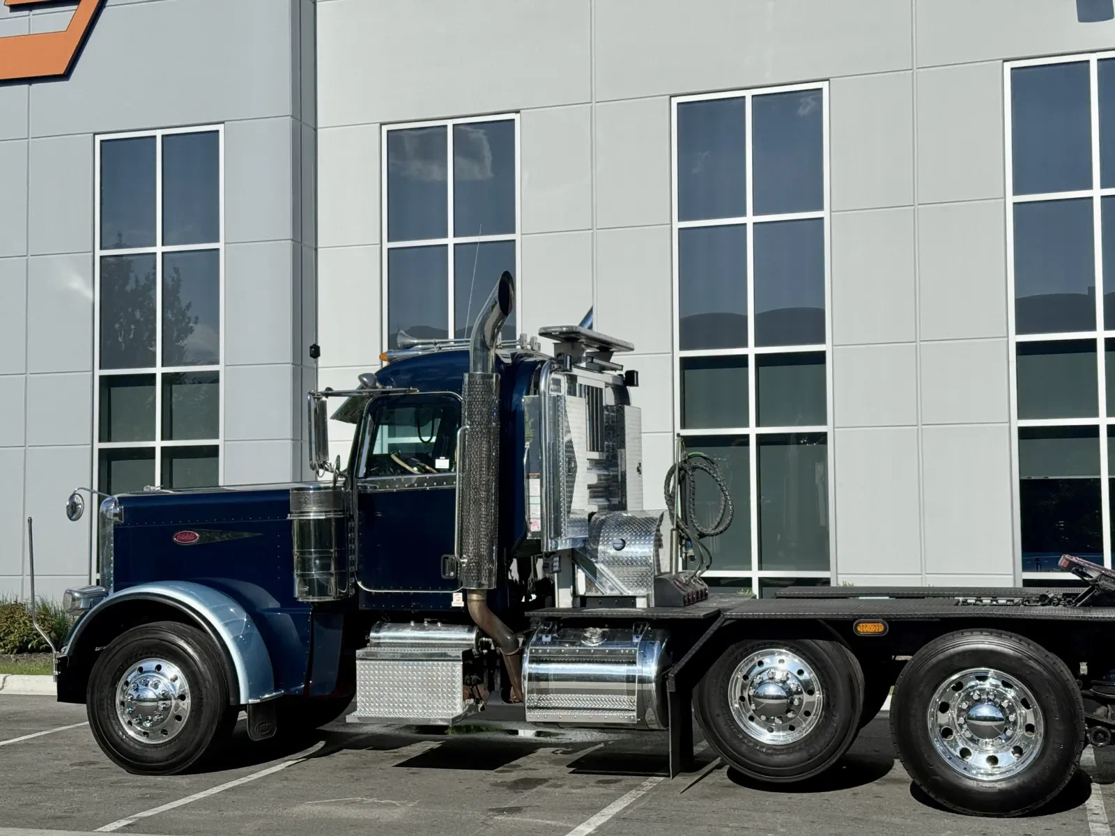 2012 Peterbilt 389 in New Lenox, IL — photo 8