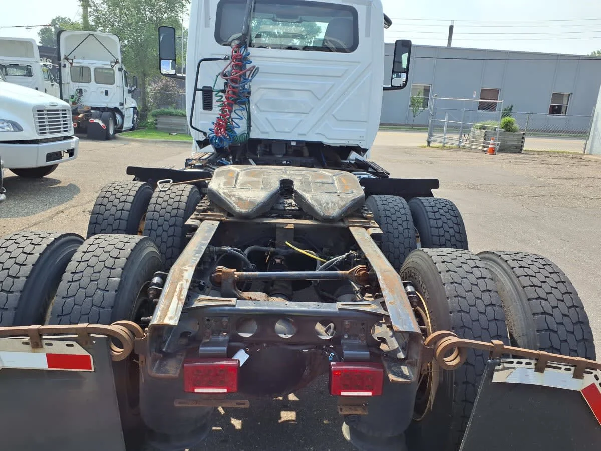 2019 International LT in Altoona, IA — photo 12