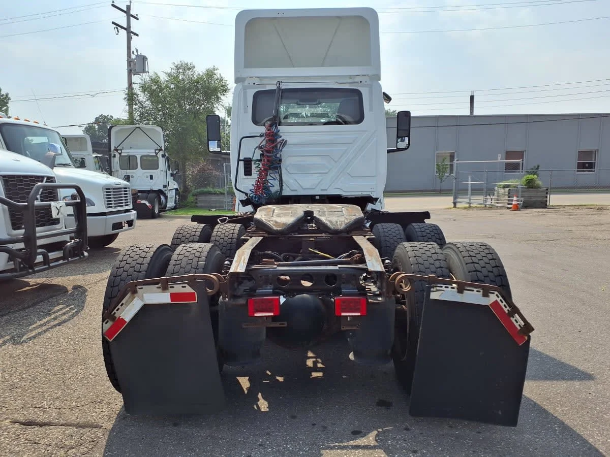 2019 International LT in Altoona, IA — photo 5