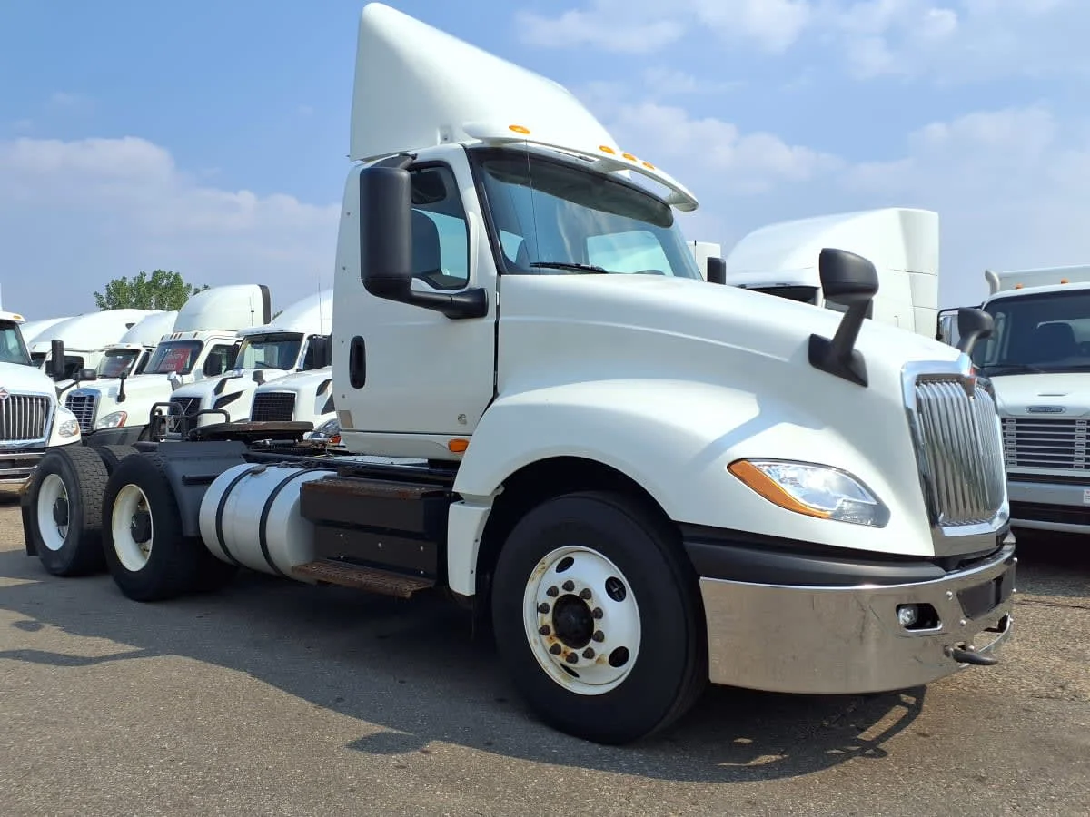 2019 International LT in Altoona, IA — photo 3