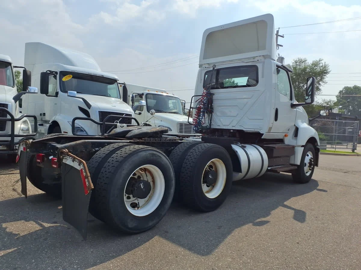 2019 International LT in Altoona, IA — photo 4
