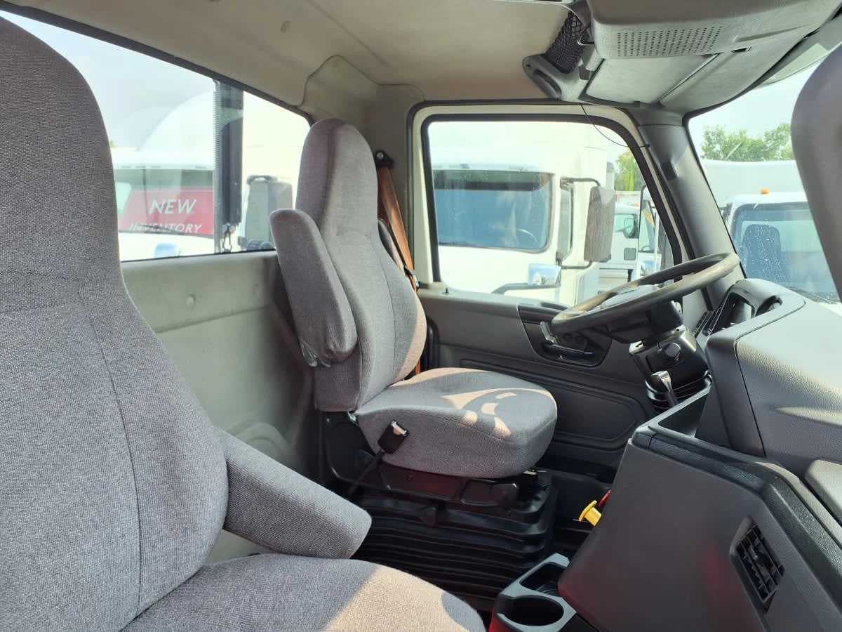 2019 International LT in Altoona, IA — photo 7