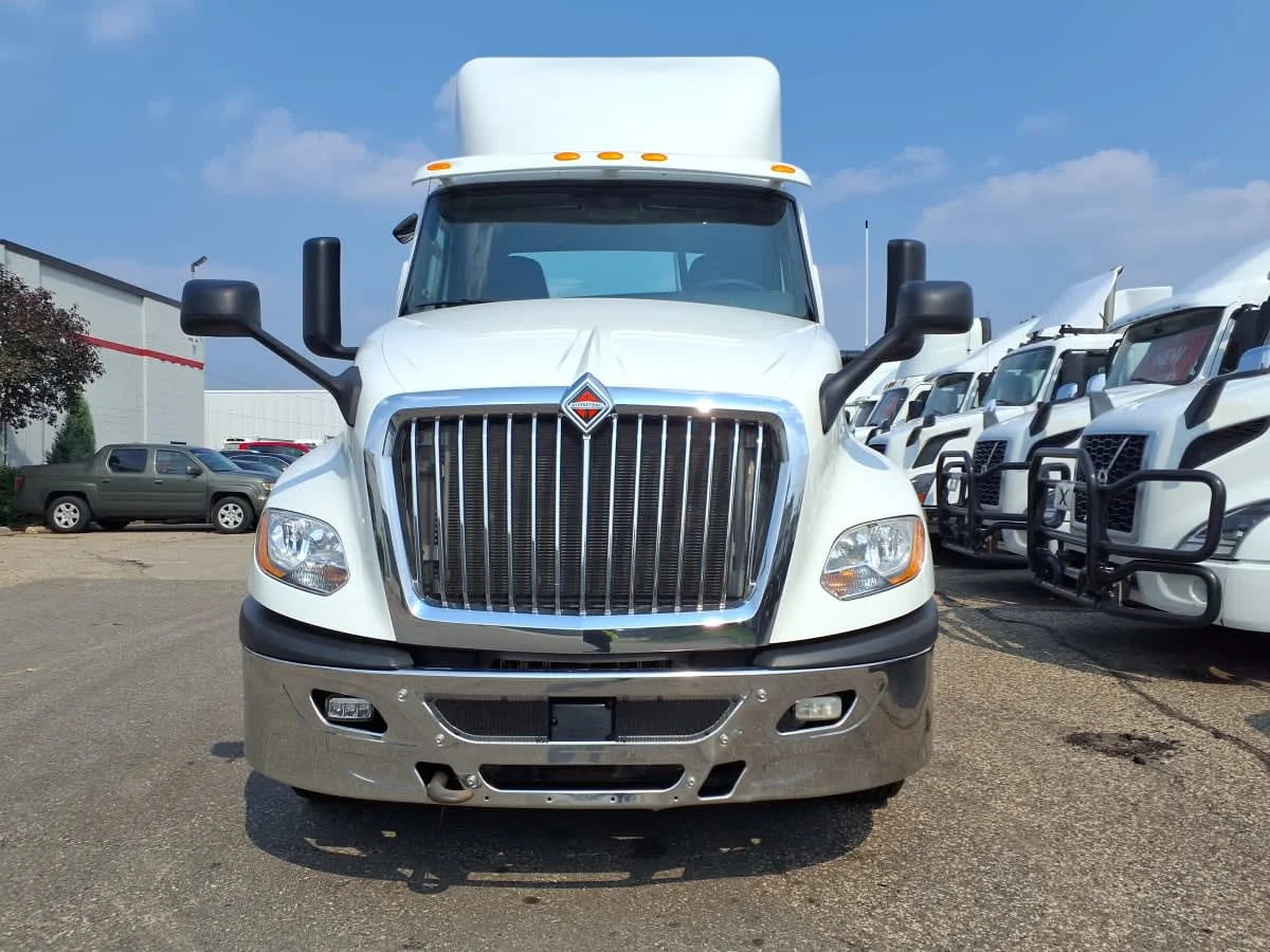 2019 International LT in Altoona, IA — photo 2