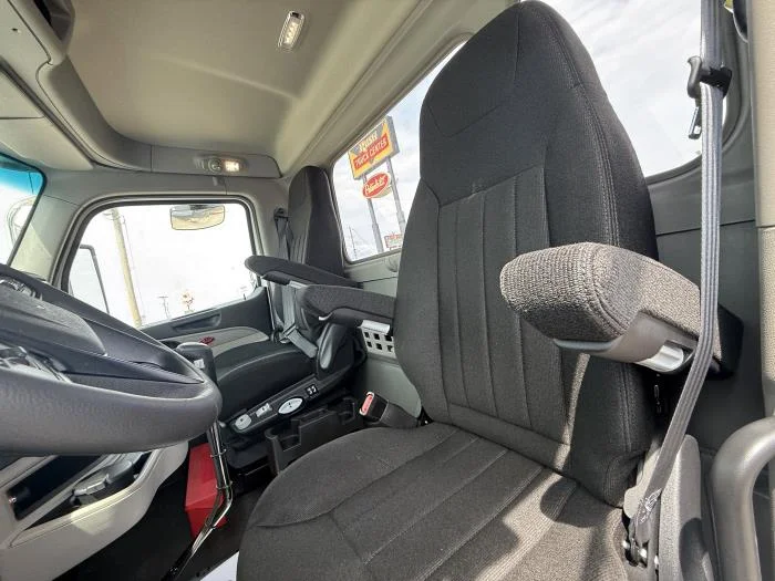 2027 Peterbilt 589 - image 22