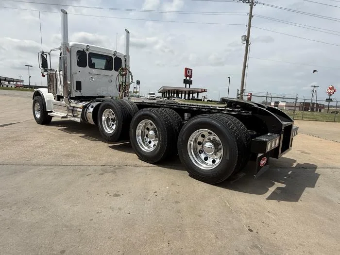 2027 Peterbilt 589 - image 16