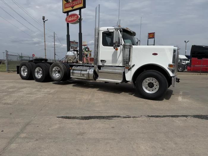 2027 Peterbilt 589 - image 3
