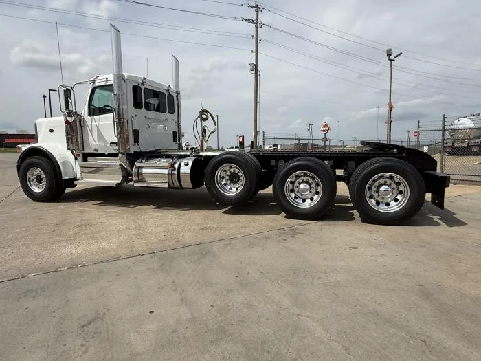 2027 Peterbilt 589 - image 15