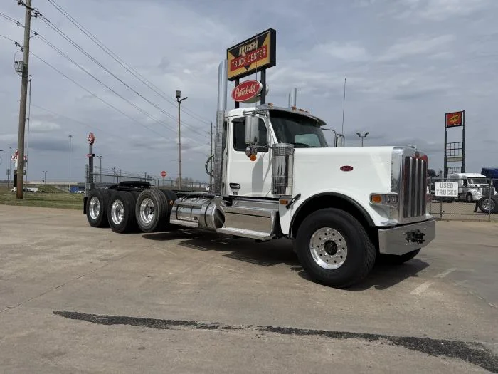 2027 Peterbilt 589 - image 2