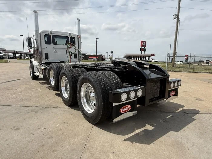 2027 Peterbilt 589 - image 17