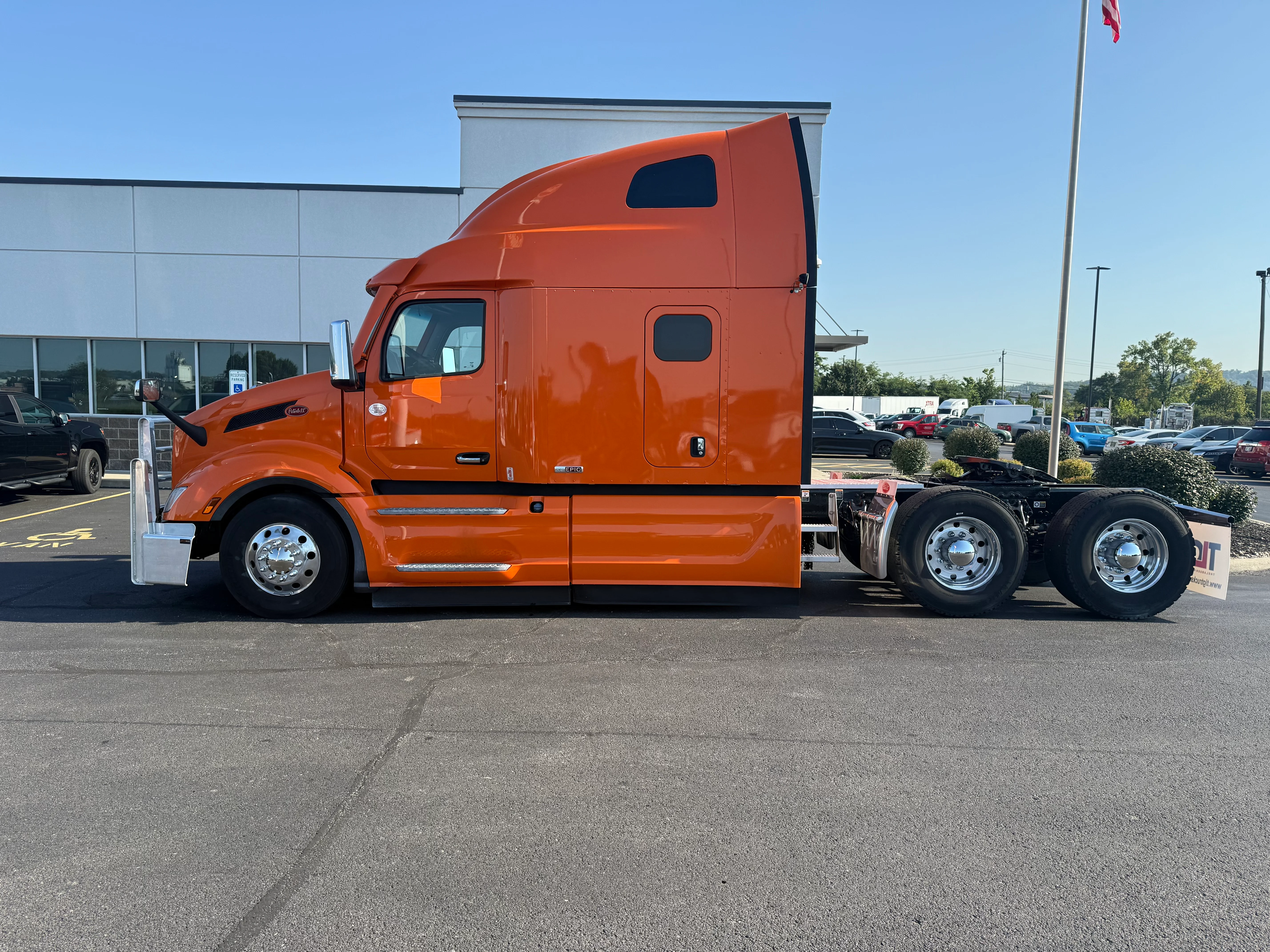 2024 Peterbilt 579 in Cincinnati, OH — photo 2