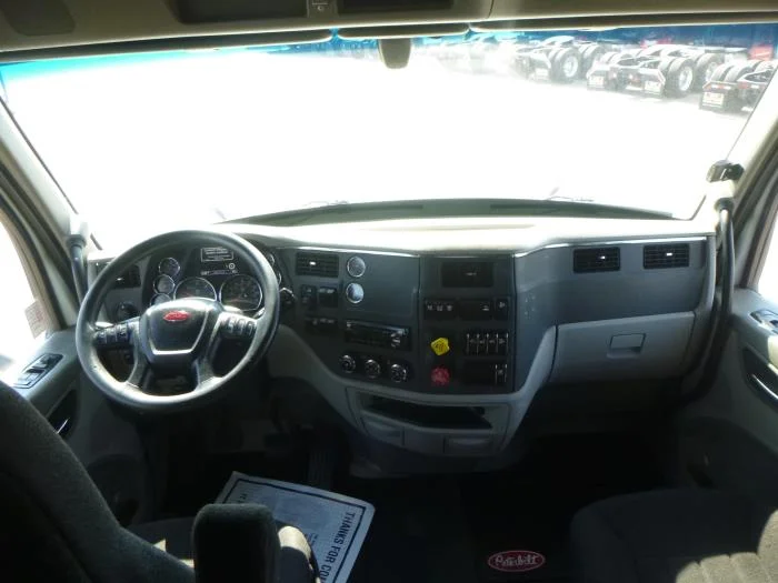 2021 Peterbilt 579 - image 31
