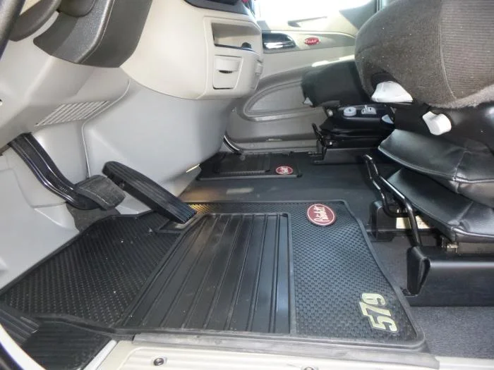 2021 Peterbilt 579 - image 15