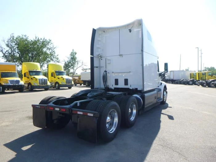 2021 Peterbilt 579 - image 8