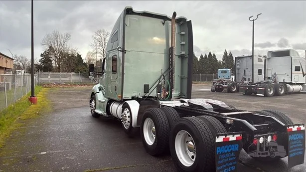 2020 Kenworth T680 - image 4