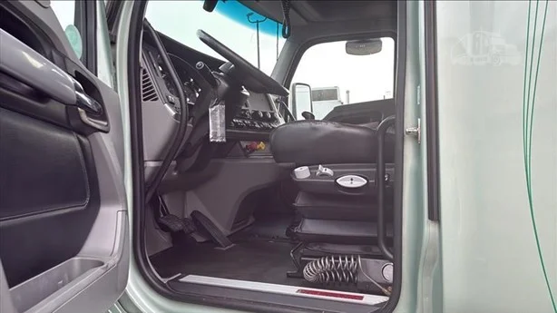 2020 Kenworth T680 - image 17