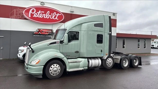 2020 Kenworth T680 - image 1
