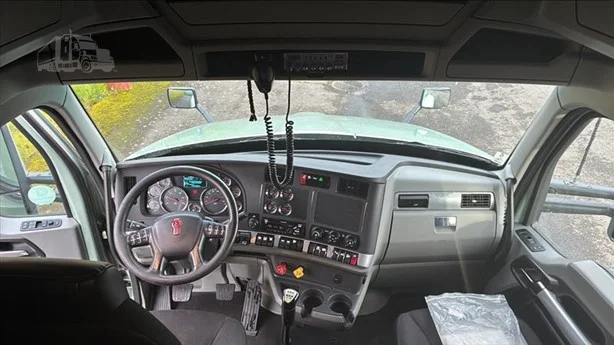 2020 Kenworth T680 - image 26