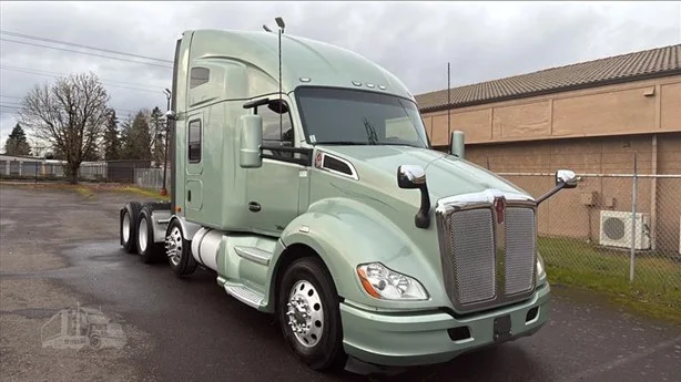 2020 Kenworth T680 - image 2