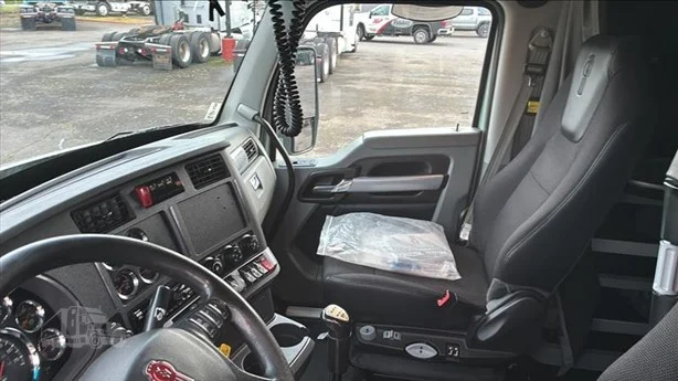 2020 Kenworth T680 - image 18