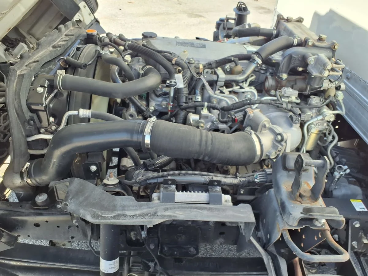 2019 Isuzu NPR - image 9