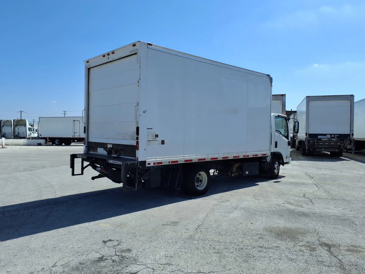 2019 Isuzu NPR - image 4