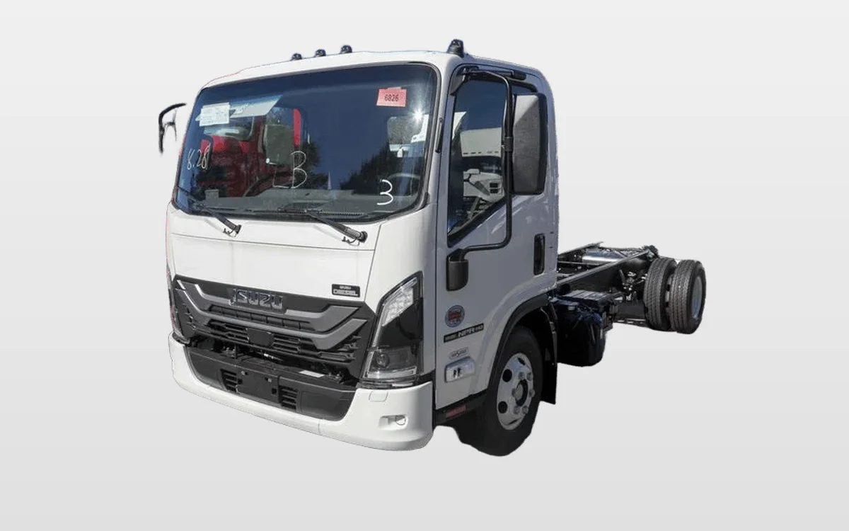 2025 Isuzu - image 1
