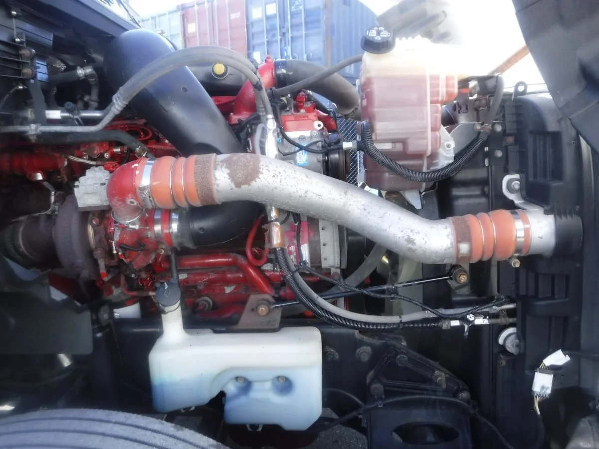 2019 International LT - image 9