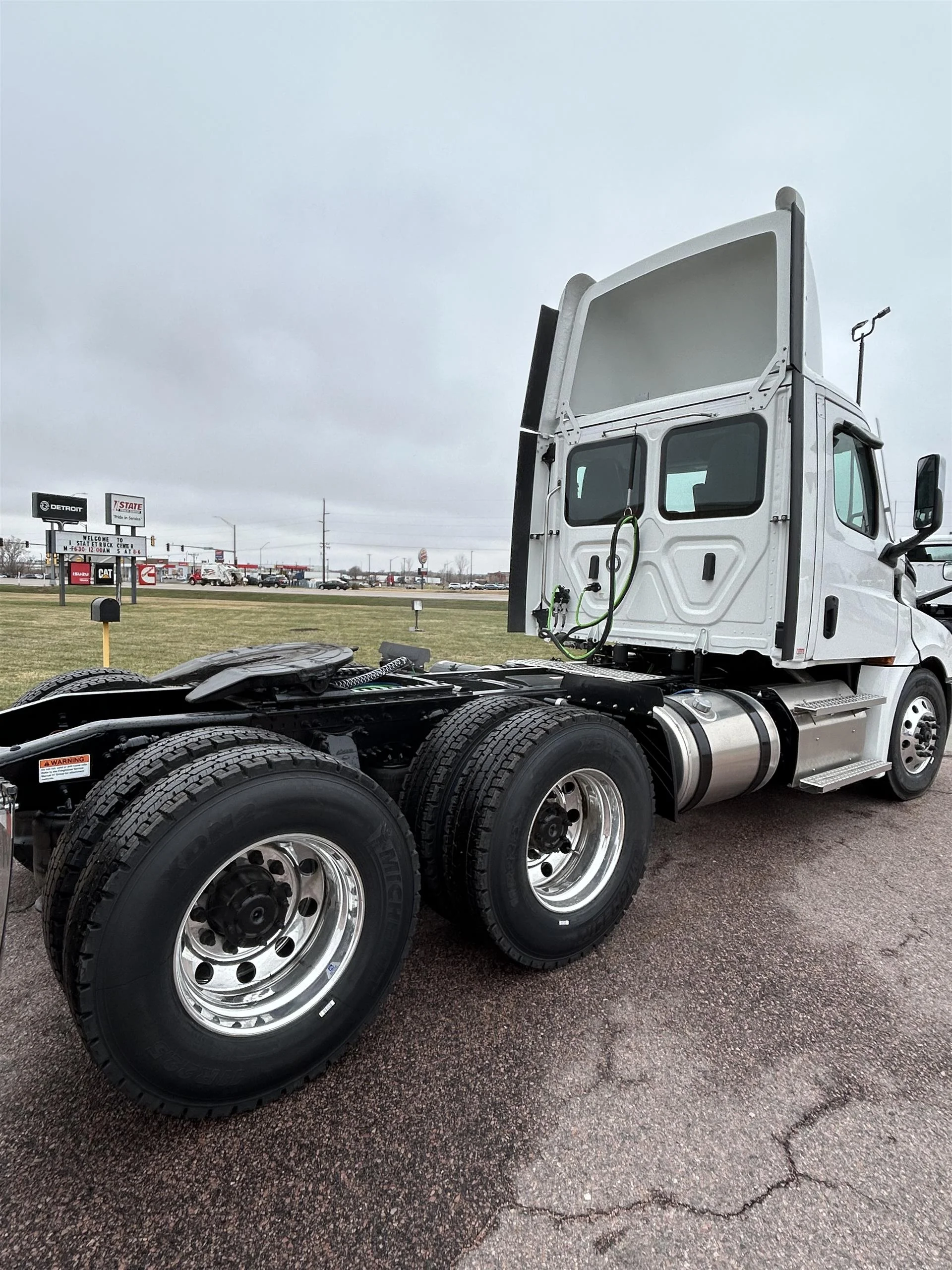 2026 Freightliner Cascadia in Sioux Falls, SD — photo 4